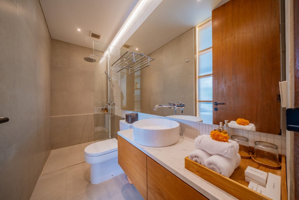 Bathroom 3 Villa Shanaya Parerenan – Shower & Double Sink