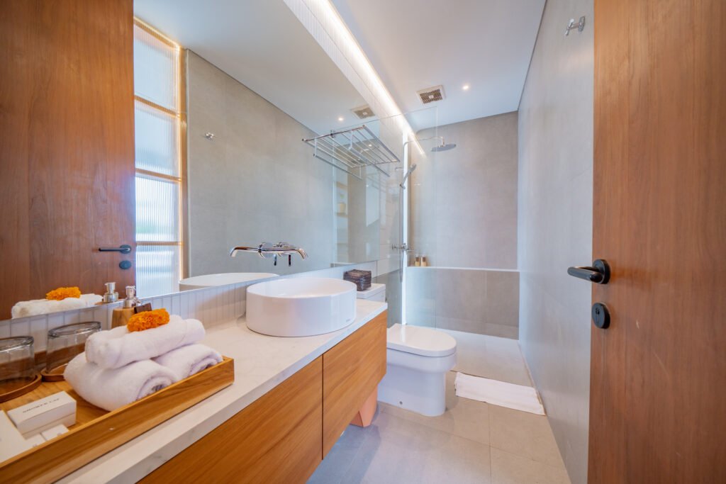 Bathroom 4 Villa Shanaya Parerenan – Shower & Vanity View