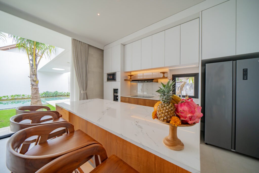 Kitchen & Dining Villa Shanaya Parerenan – Modern Cabinet & Fridge Setup