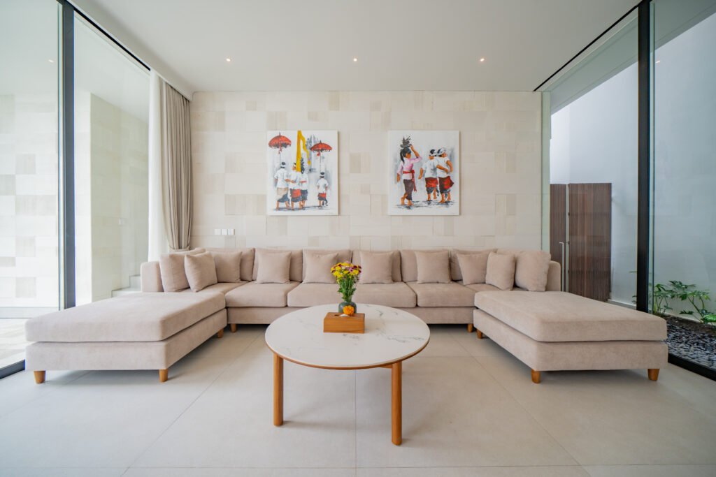 Living Room Villa Shanaya Parerenan – Full Space with Built-in Shelves