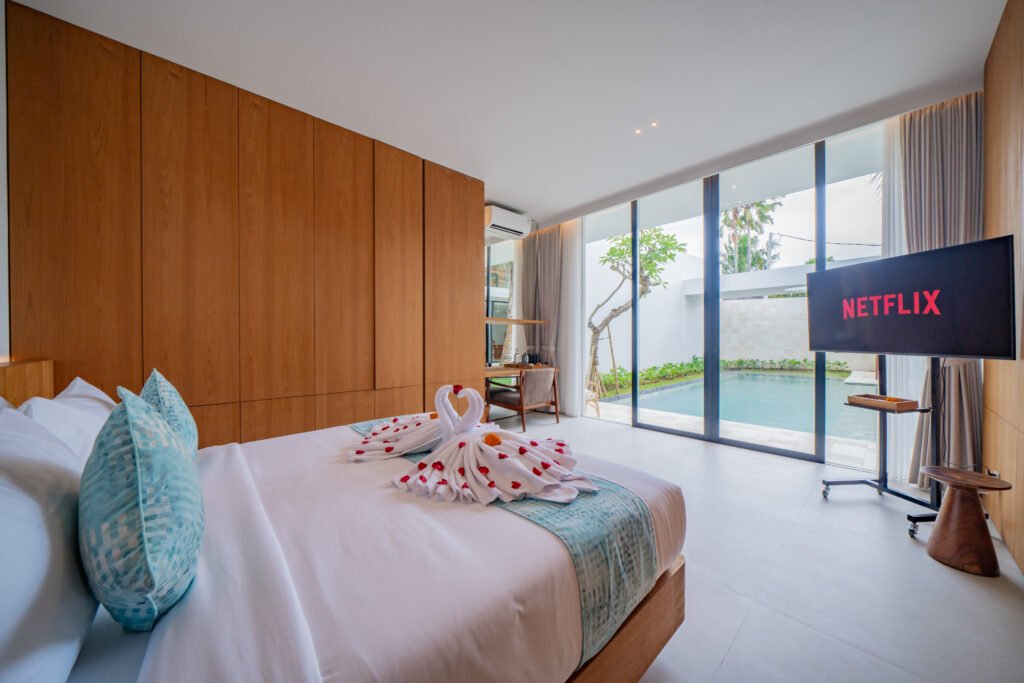 bedroom1-bed-tv-window